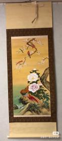 紫峰 画50回流精品【花鸟牡丹图】畫芯50×103厘米，品相如图完好，绢本绫裱原装原裱，树脂軸頭，精品花鸟值得收藏！