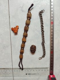 各种十年以上老手串、杂件，4个一块卖，处理了，材质也不太懂，尺寸如图 品相如图，慎重下单，大刀划价勿扰。