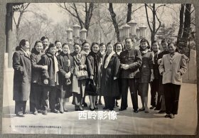 【影像史料】1957年周恩来、邓颖超在中南海会见电影界的女明星 — 拍前注意详细描述。