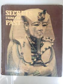 SECRETS FROM THE PAST 精装大12开 （里面还夹着一本小16开/18页相关的书FAR-OUT FUN）