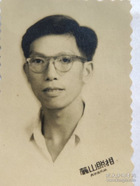 1960年中南矿冶学院学生卢刘振贤毕业照片“长沙左家垅麓山照相”(80年代改名中南工业大学，现为中南大学)学生晓光、至贤相册。人物涉及符玉书、叶英、陈培修、林学照、金荣、黄世洪、肖小白等)