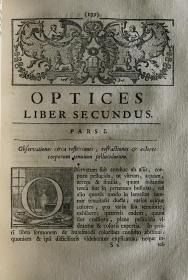 1740年，艾萨克 牛顿 《光学》， 关于光的反射、折射、弯曲和颜色。一卷全，拉丁语，极珍贵稀有的科学名著之古典原版，牛顿最重要的两部巨著之一，牛顿粒子或光发射理论的经典表述和首次完整介绍，书首页牛顿大幅铜版雕像，红黑套印和铜版画书题页，书内另含12幅极精彩的折叠铜版画，铜版画背景首大字母及页首横幅花纹装饰，摩洛哥犊皮原版外封，烫金竹节书脊，18.5X24.2CM。