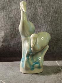 #23031708，七八十年代瓷双鹤摆件，品如图。