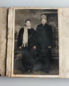 同一家人从民国十九年到六十年代折叠相册一本共28张照片  其中民国照片10张 五六十年代的18张