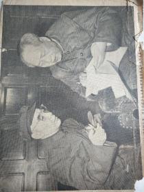 1968年报纸剪图 伟大的导师 伟大的领袖 伟大的统帅 伟大的舵手 毛主席和他的亲密战友林彪同志在一起 。
