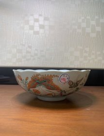 嘉庆本朝粉彩花口碗 保真包老瓷器有很高的艺术收藏价值 收藏者甚多,古瓷器收藏是一门学问,不仅间接与古人对话填补精神世界陶冶情操并且也能保值、升值作为一种特别投资爱好与雅趣。然而瓷器易碎千百年来经历了兵慌战乱、生活中的使用与磕碰所以难免有正常伤残磨损能传世下来属实不易遇到即是物缘应倍加珍惜。东西保老保真价格商量好后宝贝将由顺丰打包到付安全到家。 感兴趣的话点“我想要”和我私聊吧~