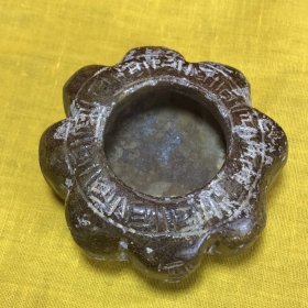 玉笔舔、玉质细腻紧密、雕工细致、造型生动、琢磨圆润、手感好