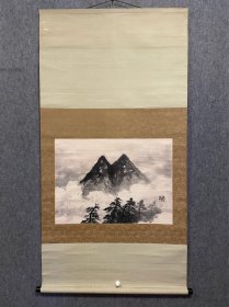 古筆山水图【飛田周山】
略歴：美術評価額８０万、文帝展審、師栖鳳・雅邦、茨城、山水・花鳥・人物、日本画院同人、昭和２０年６９才没1877～1945（明治十～昭和二十）72岁。本名正雄，号对月居、碧云洞、酒迁山人。茨城县多贺郡生人。先后从师久保田米僊、竹内栖凤，并得到桥本雅邦指导。曾担任文部省美术展览审查员,帝国美术院委员。1906年后担当教科书的插图绘制。 山水画家，作品多次参加官展及其他展览