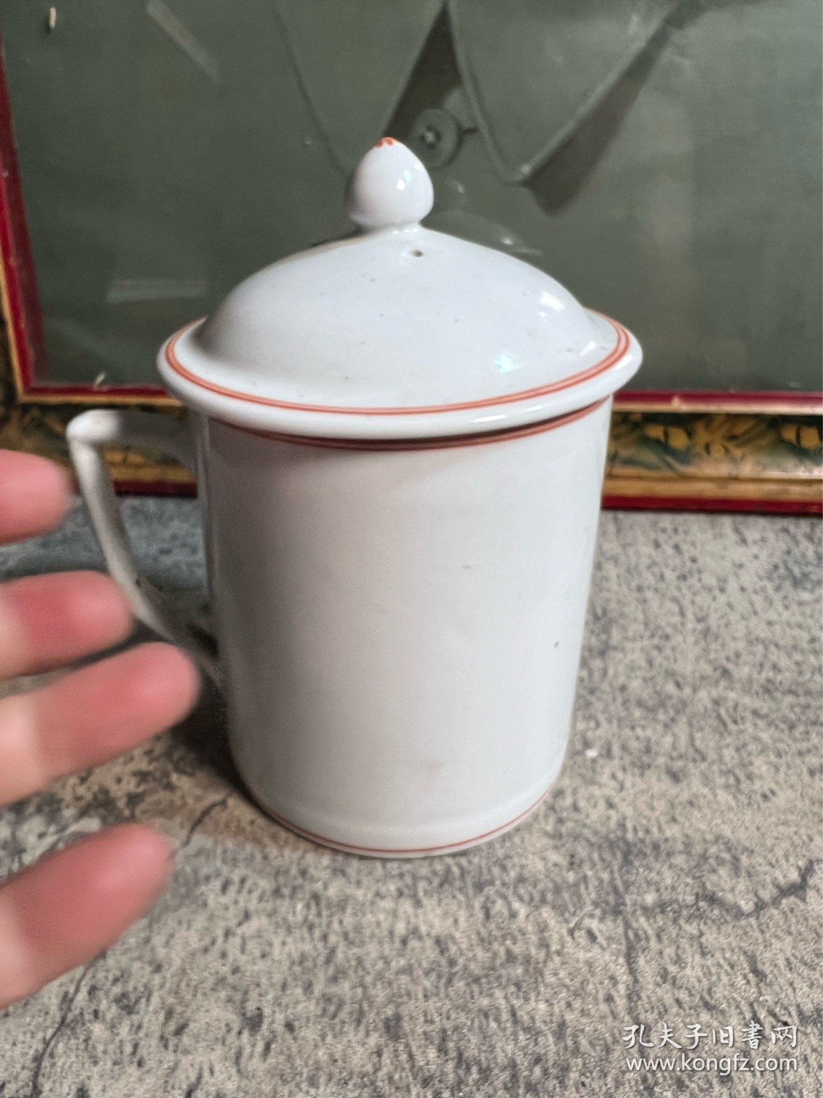 567瓷，新粉彩，70年代手绘山水茶杯，底小飞皮y