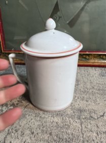 567瓷，新粉彩，70年代手绘山水茶杯，底小飞皮y