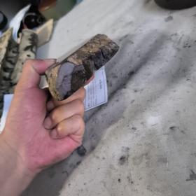 有冻岩端砚(冻很大,有金钱活眼。看着像恐龙的头,又像条鱼。反面亦像鱼)