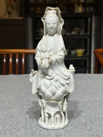 清代德化白瓷观音送子瓷塑 高22.3厘米，通体多处磕碰，没有冲线，好在造像部分都完整