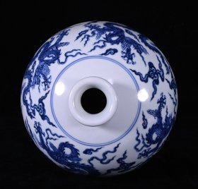 清青花龙纹梅瓶，高35×23厘米