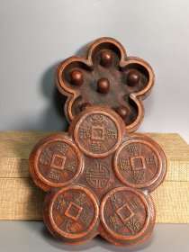 清代花梨木板指盒，高5.5厘米，宽15.5厘米，重520克