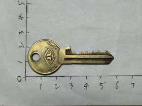 铜钥匙一枚