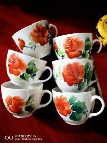 一共是6个。六七十年代手绘画的，三彩色花卉图茶杯水杯。包老保真全品完整完好