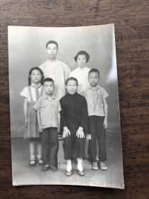 1962年全家福照片(11×7.5cm）