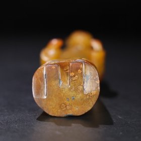 旧藏 和田玉人，玉质细腻油润，包浆老道 尺寸 长 5.2厘米，宽 3.8厘米，高 19厘米，重 469克！