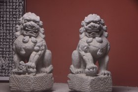 明代工，看家护院～青石【迎门狮】，不议价 尺寸：高98厘米底座宽35厘米 长52厘米