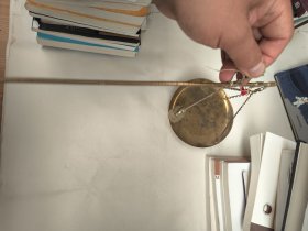 旧铜称，小药秤带秤砣，克秤铜杆长28.6cm铜盘直径14.5cm