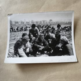 二华社记者社黑白照片第0390号1970年五月《北京31中教育革命取得显著成果》【24】