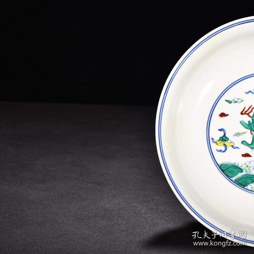 点击查看原图 明成化斗彩飞象纹盘 高5.3厘米 宽21.1厘米