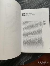 《居合道距离感练习手册》全新英文原版。全书103页，几百幅居合剑道格斗图。此书不退，不换，不议价，所见就是所得