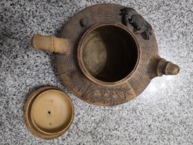 民国竹报平安黄泥砂茶壶高15厘米（含盖），宽20厘米