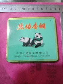 中国上海烟草熊猫香烟烟盒