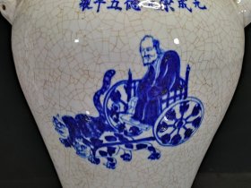 元成宗大德五年制，青花开片鬼谷子下山图纹贯耳瓶一对，全品无残，品相完整，成色如图！