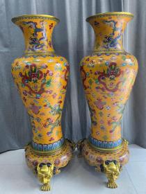 珍藏精品铜胎手工掐丝珐琅景泰蓝（底座九龙大花瓶一对）花瓶总高120厘米直径43厘米底座直径50厘米单个重47.25千克，
