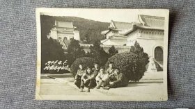1955年南京中山陵合影老照片（背后有文字说明）
