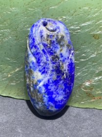 阿富汗老矿青金石雕刻通货吊坠一个，