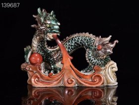 清乾隆年粉彩龙摆件