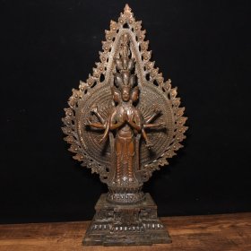 纯铜佛像，高39厘米，宽20厘米，重2050克，
