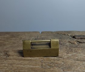 清代黄铜锁，无锁芯，无钥匙，可以扣紧！