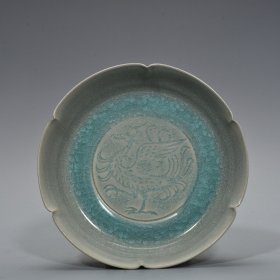 宋汝窑天青釉冰裂纹刻凤纹葵口洗 5*19厘米 600