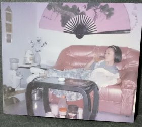 彩色照片（沙发美女）