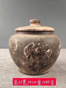 旧藏：汉白玉福字罐
规格：高15宽14cm
重量：2089克
简介：汉白玉福字罐，纯手工制作，制作精细，包浆自然，器型独特，品相完整