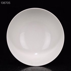 清康熙红底珐琅彩花卉纹碗