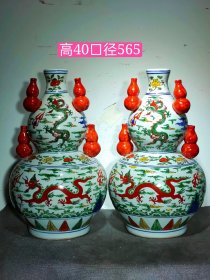 粉彩手绘龙纹宝葫芦瓶一对，器型端正，画工精细，保存完好，细节如图