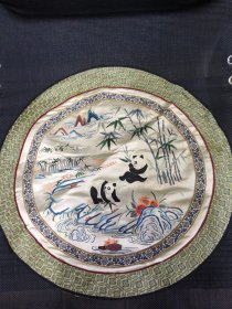 回流老绣品熊猫竹林图
