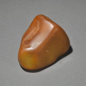 和田玉籽料黄沁原石重195g