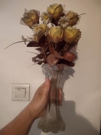 玻璃花瓶与花