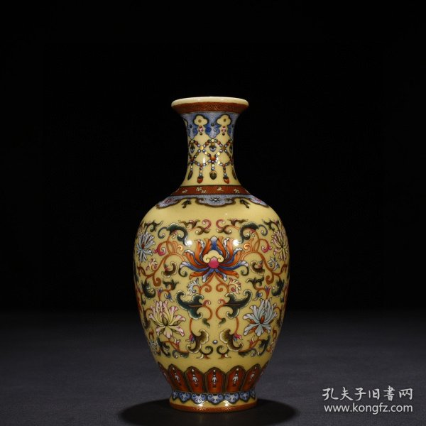 清乾隆米黄釉珐琅彩描金缠枝花卉纹瓶 21*10厘米