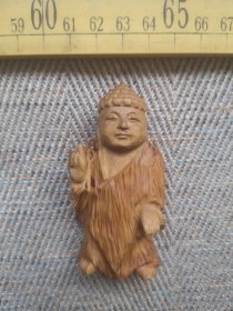 应该是黄杨木雕刻的佛祖像，刻工传神，有缘者请之