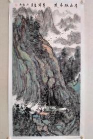 保真书画，桂林画院画家，杨硕《青山图》四尺整纸山水画137×69cmcm.杨硕， 1979年5月出生于广西象州。2002年7月毕业于广西师范大学美术系，获文学学士学位；2015年于广西师范大学美术学院研究生毕业。现为桂林画院画家，桂林美协国画艺委会副秘书长，中国美术家协会会员,供职于桂林美术馆。十多次参加了中国美术家协会主办的全国级别的美术大展，并多次获奖。