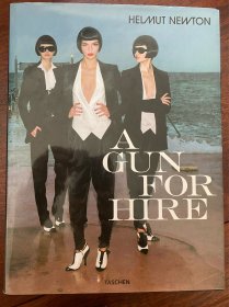 赫尔穆特·牛（纽）顿（Helmut Newton)写真集《A Gun for Hire 》（23.8 X31）