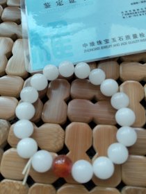 满198包邮新疆白玉手串一条约10mm，中间那个红玛瑙，不含证书