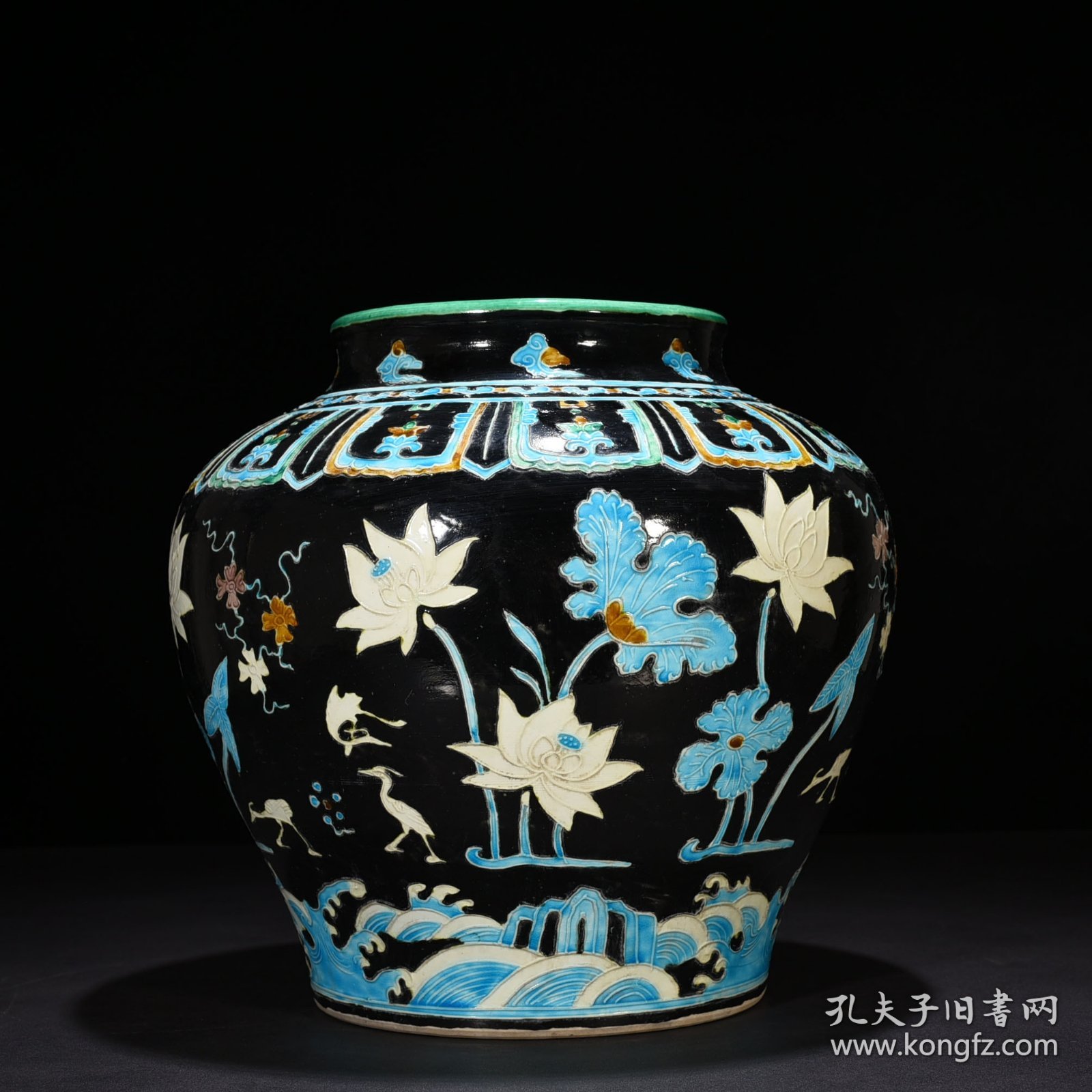 明永乐黑地珐华彩鹭莲纹罐 30*30厘米